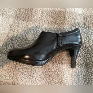 Life Stride brown leather booties